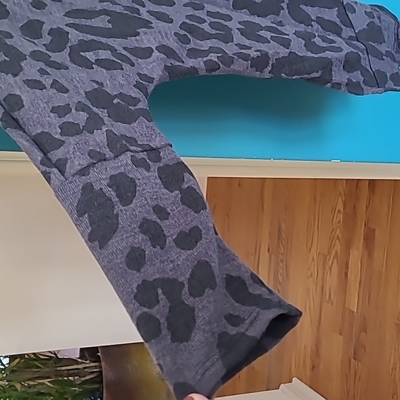 Size 2x leopard print turtle neck - Picture 4 of 4